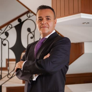 Dr. Luis Manzo